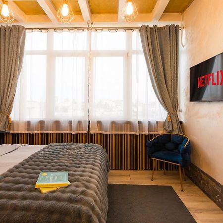 Royalty Apt With City Views On Calea Victoriei Bukarest Eksteriør billede